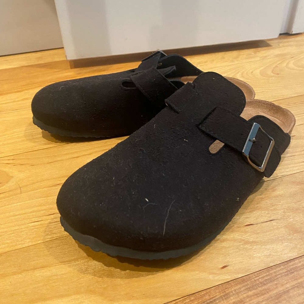 Women’s Black Slip-On Shoes